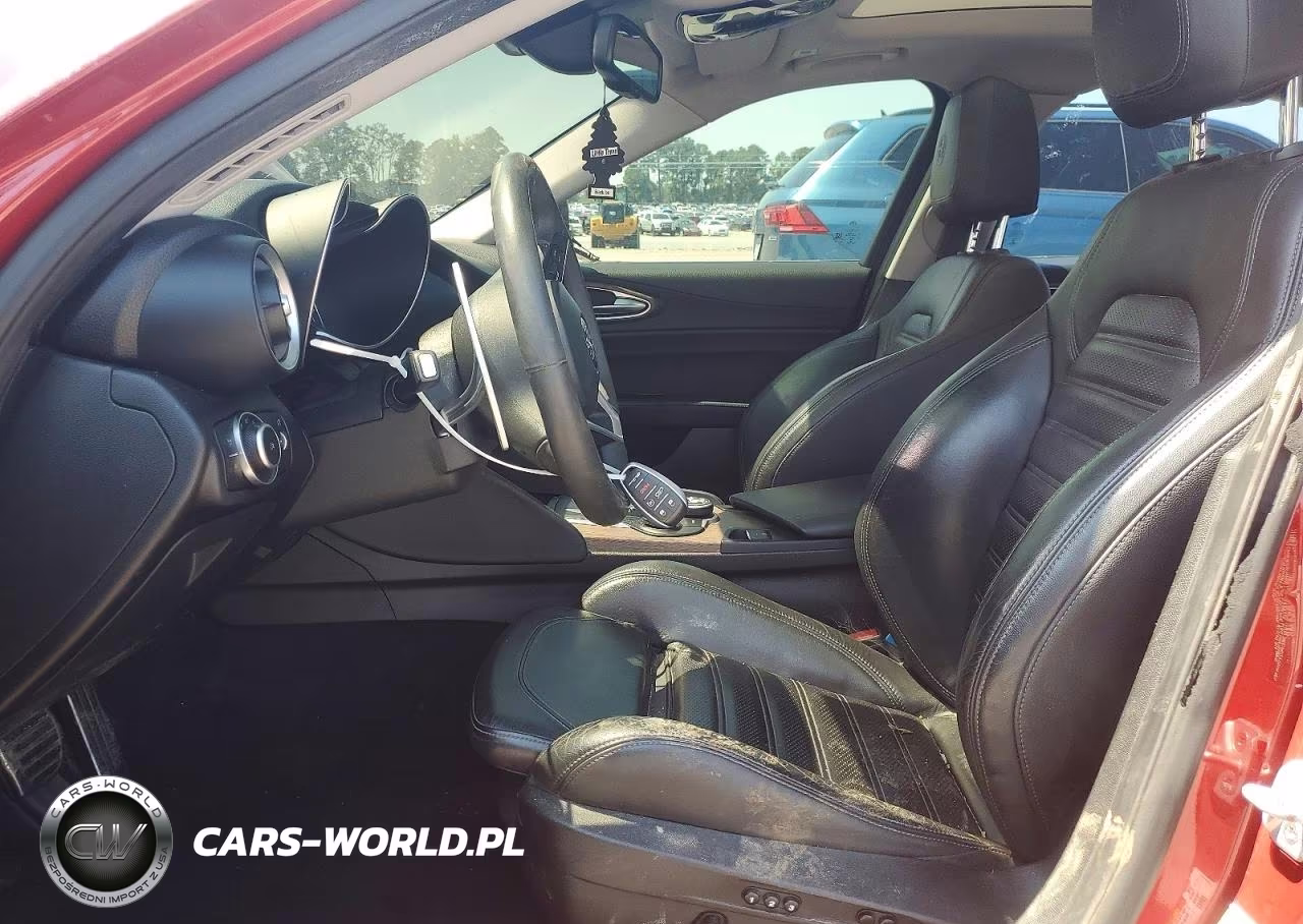 2017 Alfa Romeo Giulia Ti VIN:ZARFAECN6H7553644 - 7