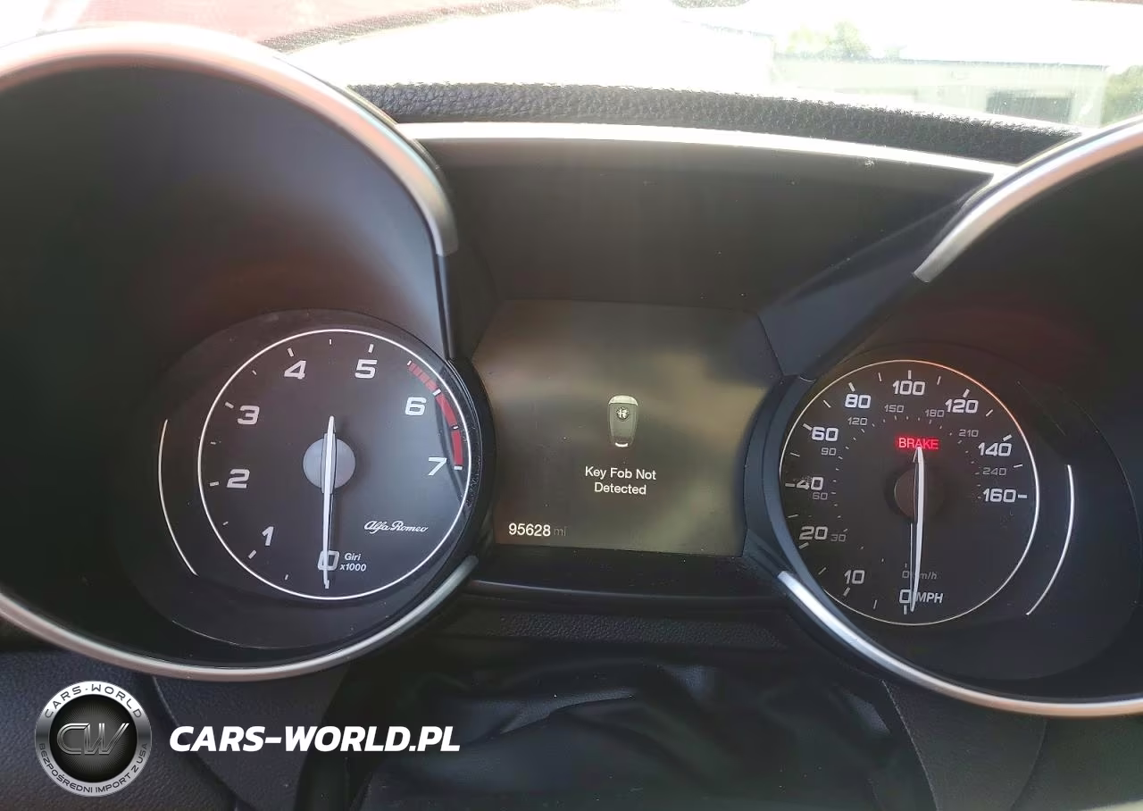 2017 Alfa Romeo Giulia Ti VIN:ZARFAECN6H7553644 - 9