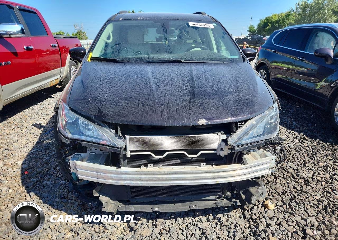 2018 Chrysler Pacifica Touring L Plus VIN:2C4RC1EG2JR235209 - 5