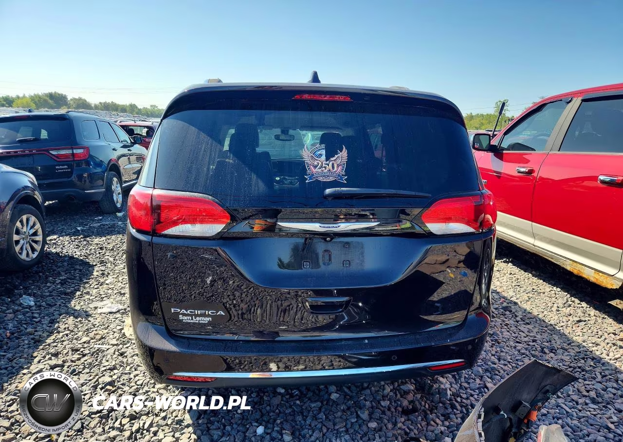 2018 Chrysler Pacifica Touring L Plus VIN:2C4RC1EG2JR235209 - 6