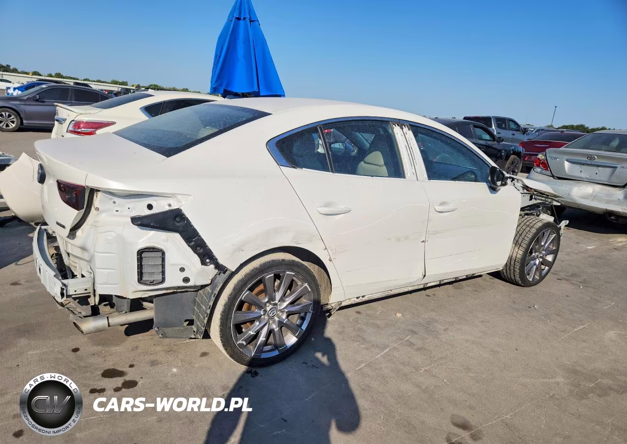 2019 Mazda 3 Preferred Plus VIN:JM1BPACL6K1112055 - 3