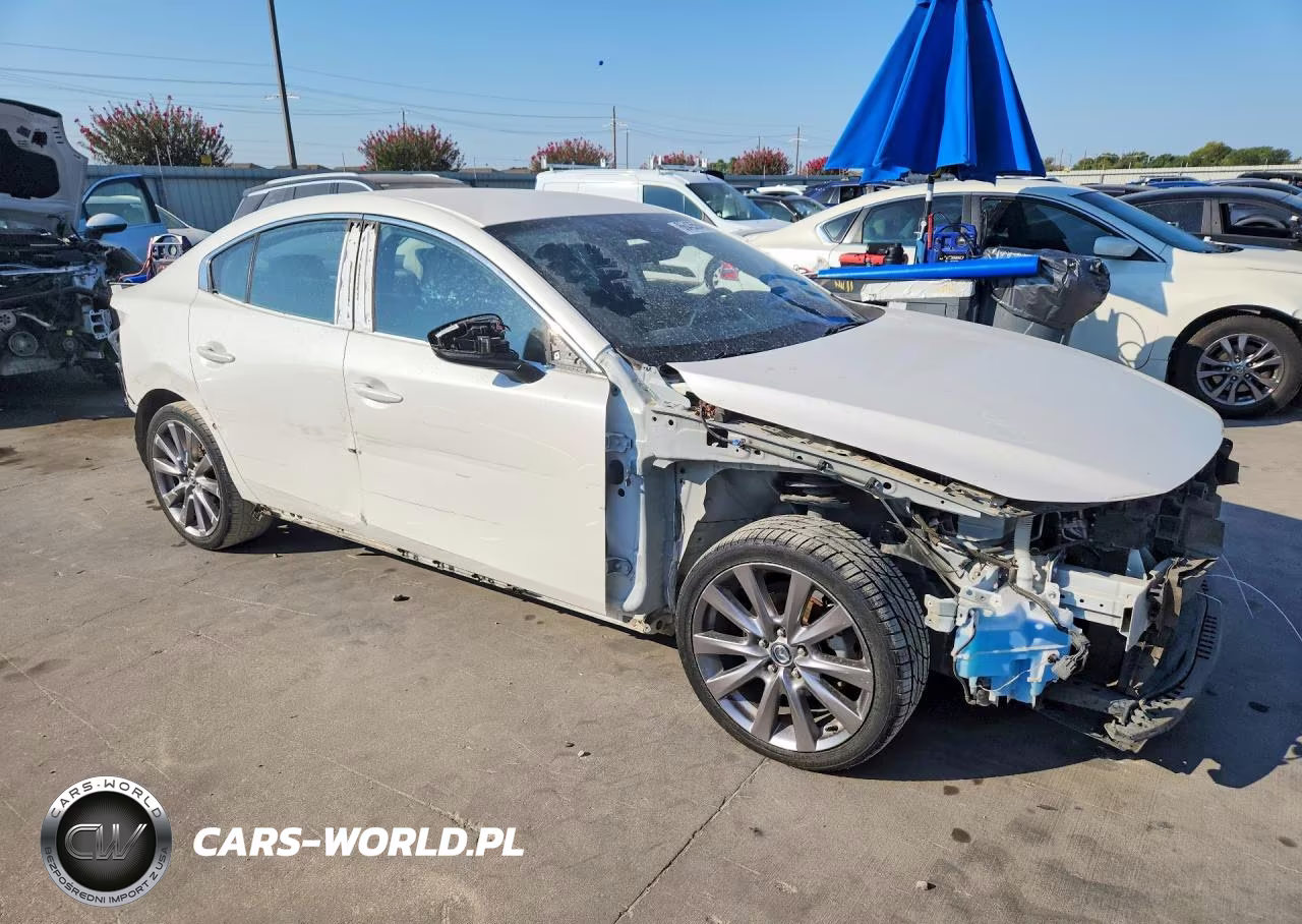 2019 Mazda 3 Preferred Plus VIN:JM1BPACL6K1112055 - 4
