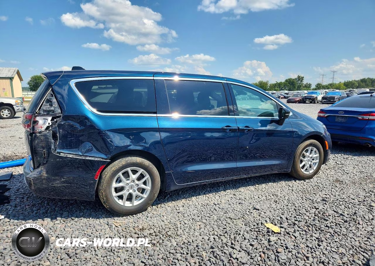 2025 Chrysler Pacifica Select VIN:2C4RC1BG9SR549557 - 3