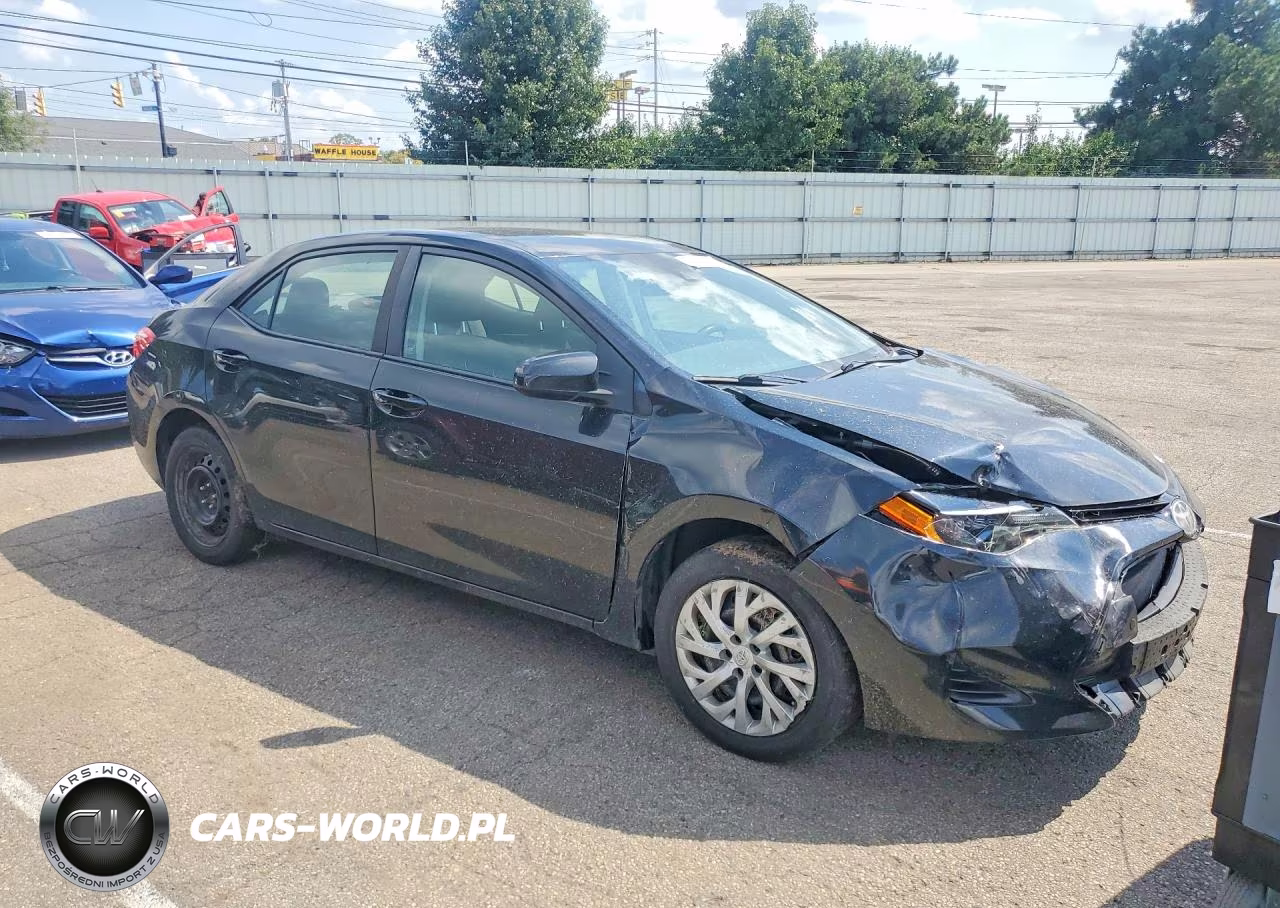 2017 Toyota Corolla Le VIN:5YFBURHE4HP673814 - 4