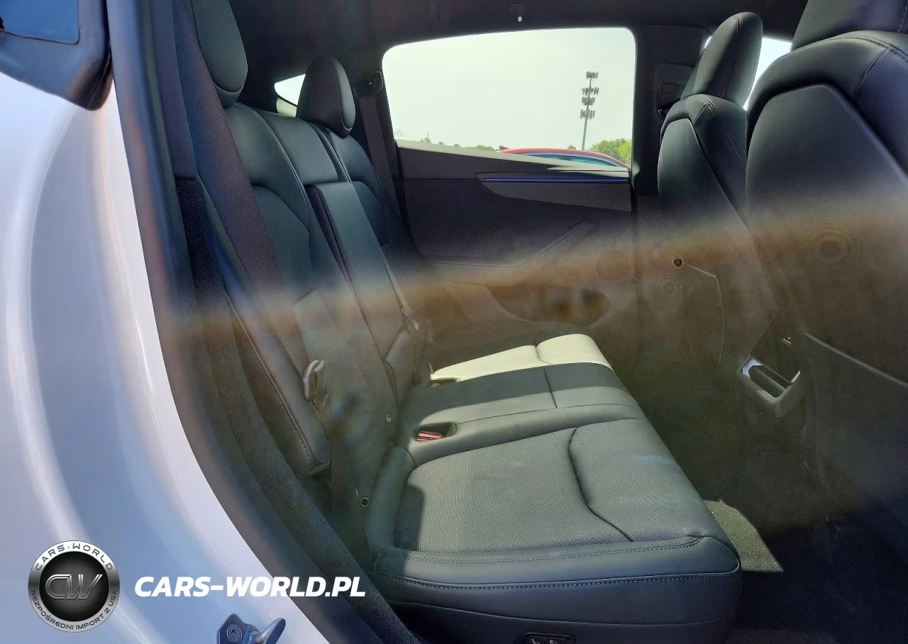 2026 Tesla Model Y VIN:7SAYGDEEXTA724973 - 10