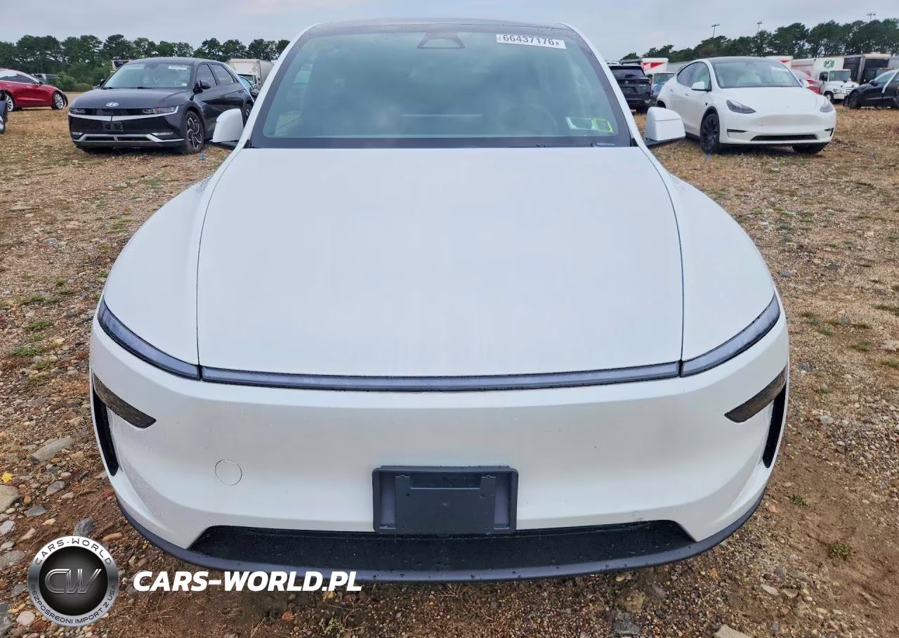 2026 Tesla Model Y VIN:7SAYGDEEXTA724973 - 5