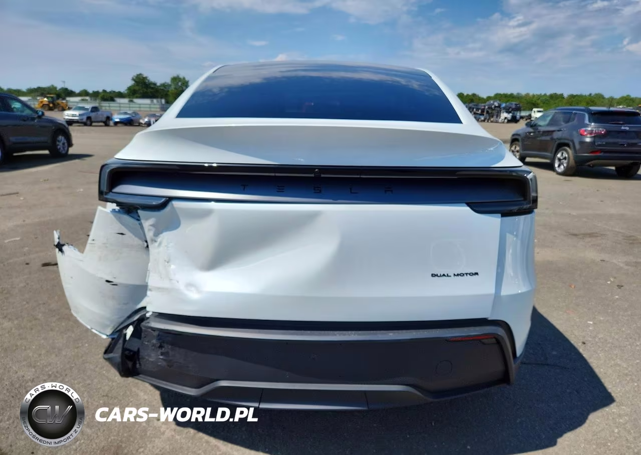 2026 Tesla Model Y VIN:7SAYGDEEXTA724973 - 6
