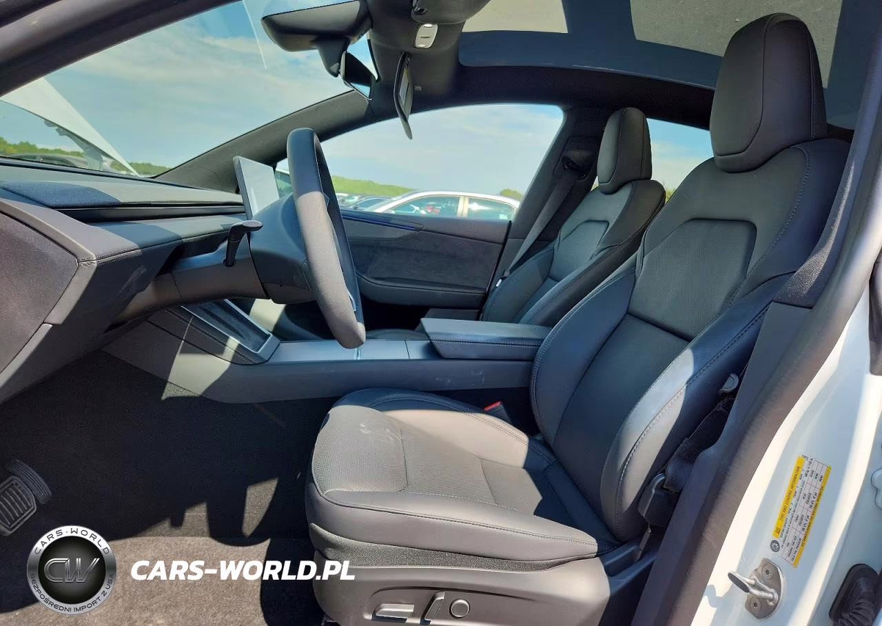 2026 Tesla Model Y VIN:7SAYGDEEXTA724973 - 7