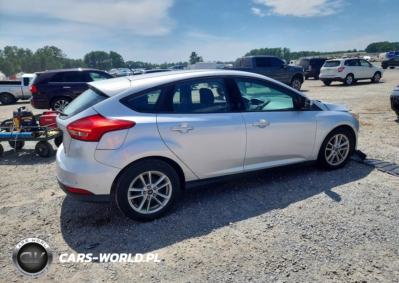 2018 Ford Focus Se VIN:1FADP3K21JL318955 - 3