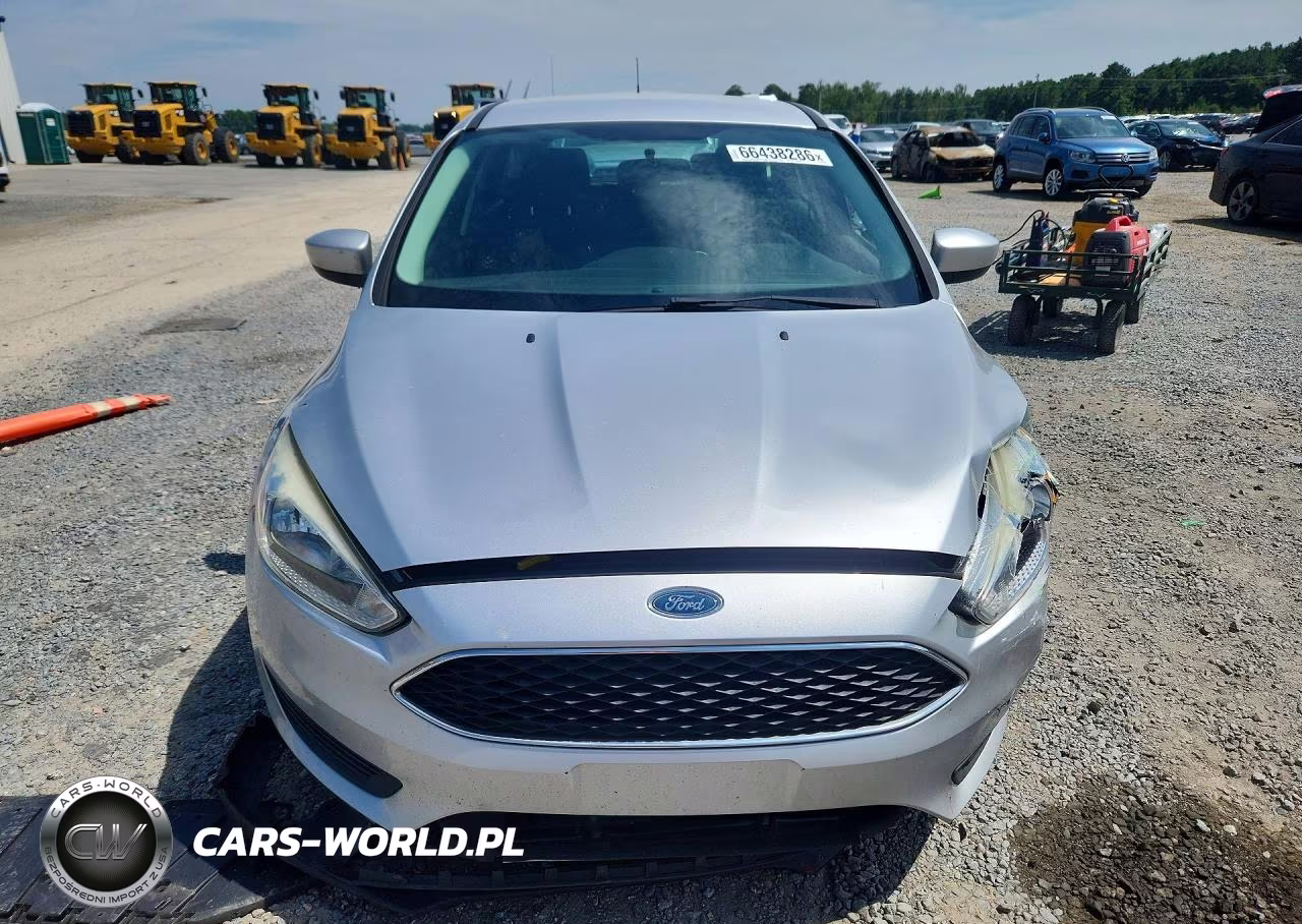 2018 Ford Focus Se VIN:1FADP3K21JL318955 - 5