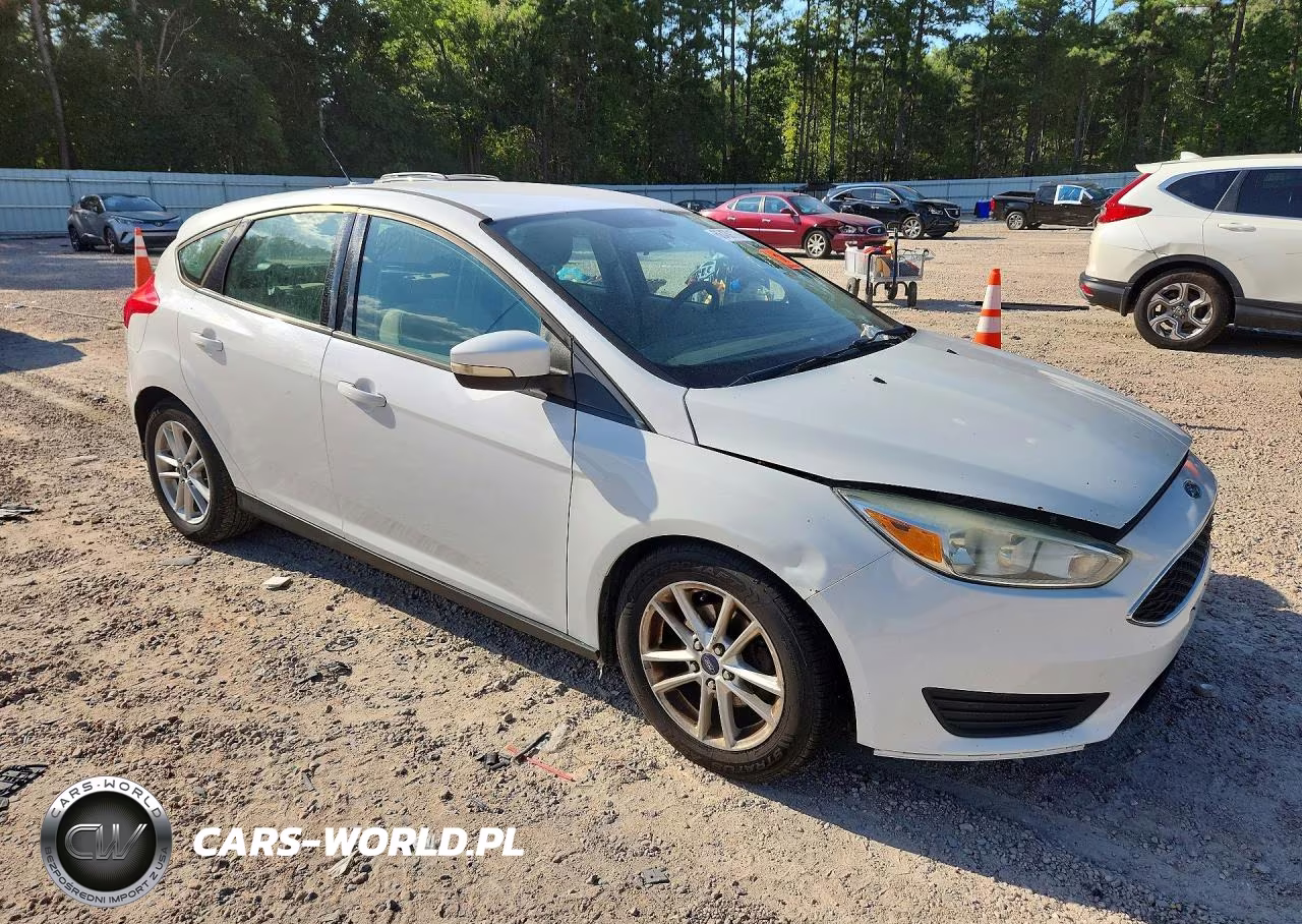 2015 Ford Focus Se VIN:1FADP3K23FL270656 - 4