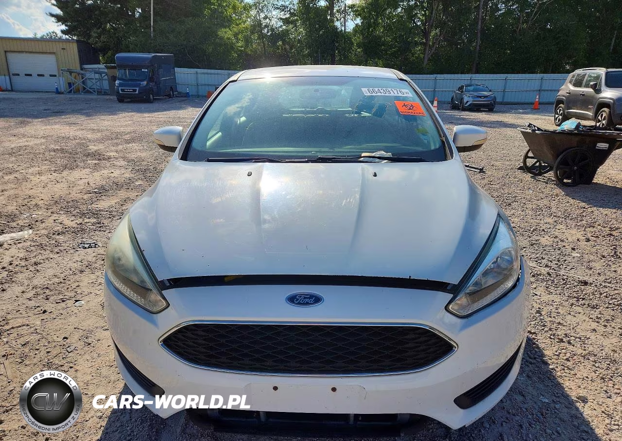 2015 Ford Focus Se VIN:1FADP3K23FL270656 - 5