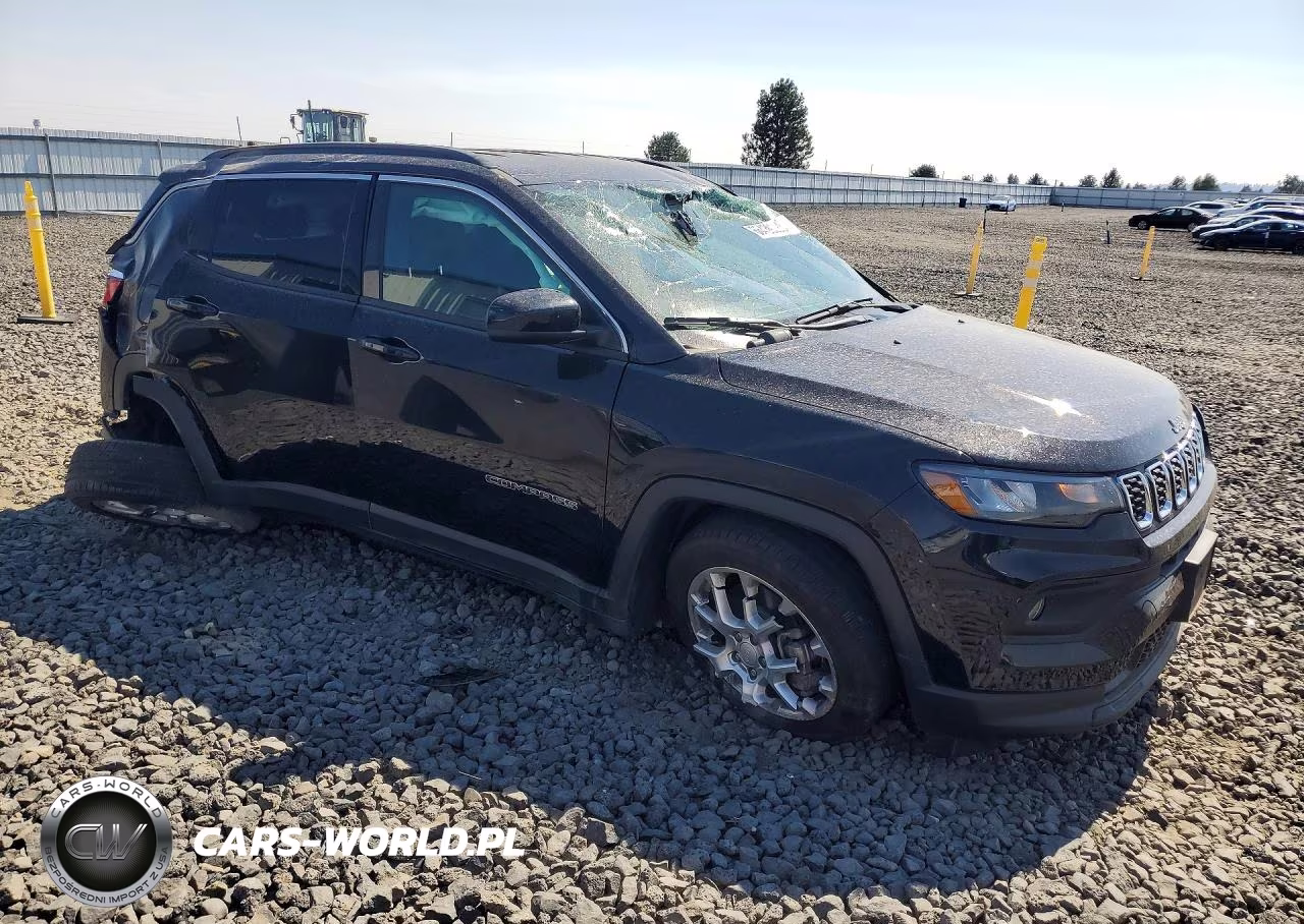 2024 Jeep Compass Latitude Lux VIN:3C4NJDFNXRT113337 - 4