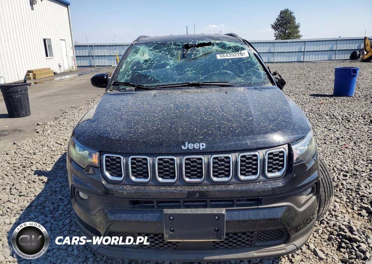 2024 Jeep Compass Latitude Lux VIN:3C4NJDFNXRT113337 - 5