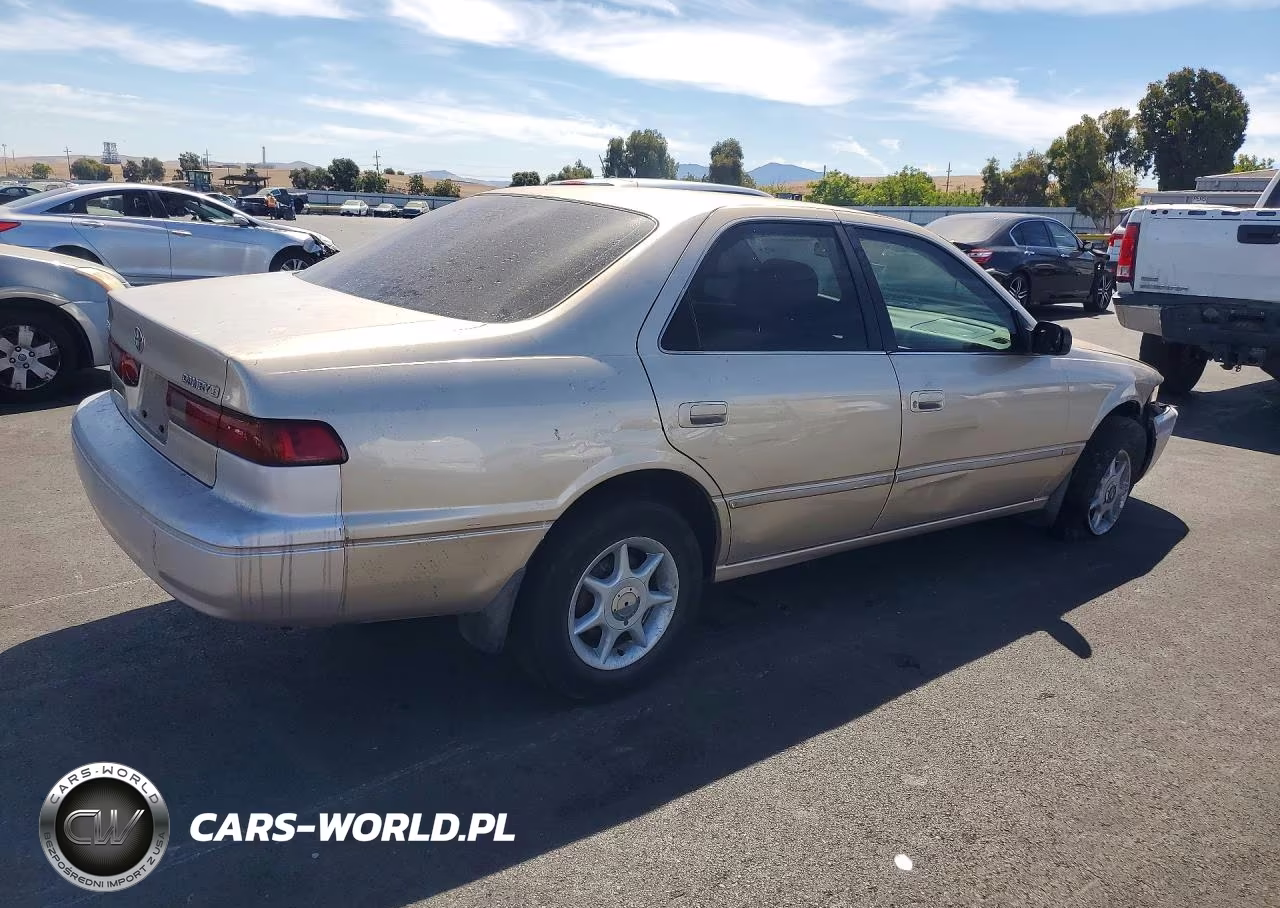 1998 Toyota Camry Le VIN:JT2BG22K3W0181840 - 3