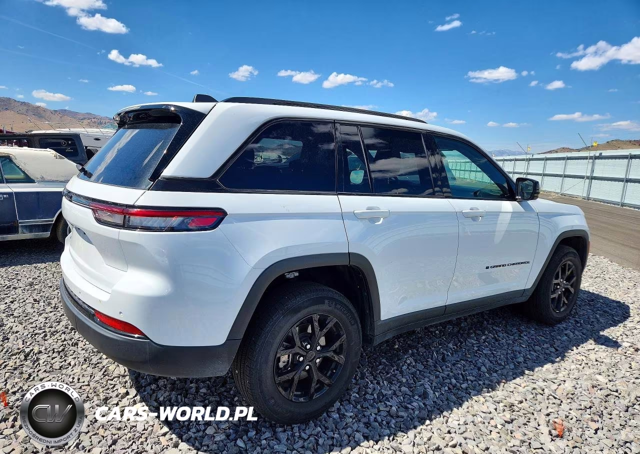2025 Jeep Grand Cherokee Laredo VIN:1C4RJHAG7SC317676 - 3