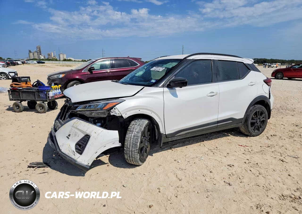 2022 Nissan Kicks Sr
