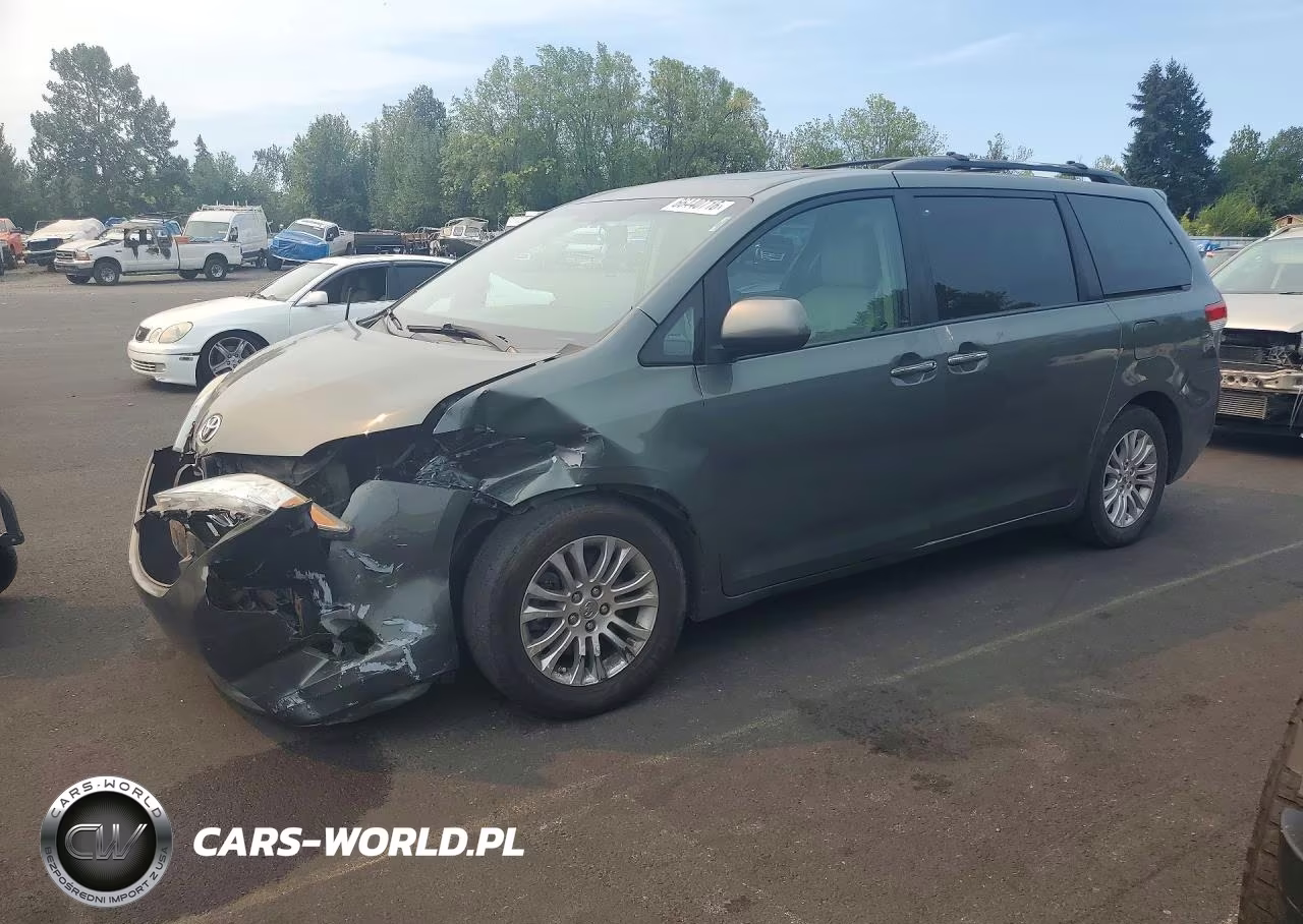 2013 Toyota Sienna Xle 8-Passenger – zdjęcie 1 z 12