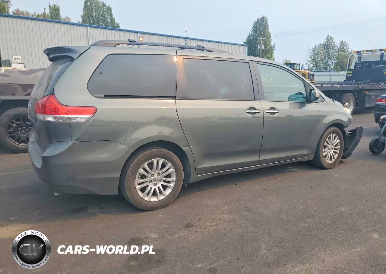 2013 Toyota Sienna Xle 8-Passenger VIN:5TDYK3DC7DS387538 - 3