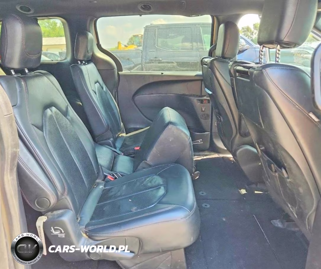 2019 Chrysler Pacifica Touring L Plus VIN:2C4RC1EG7KR746612 - 11