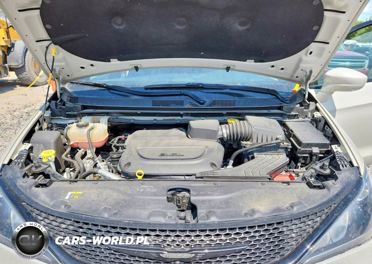 2019 Chrysler Pacifica Touring L Plus VIN:2C4RC1EG7KR746612 - 12
