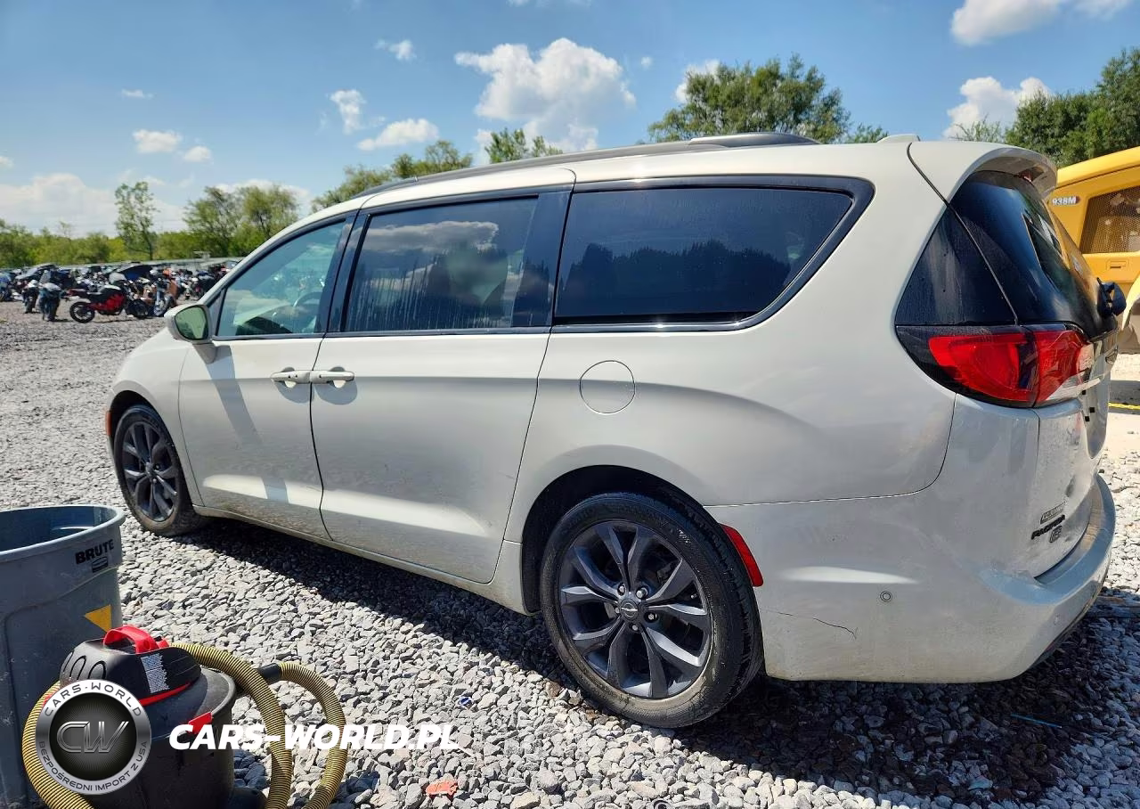 2019 Chrysler Pacifica Touring L Plus VIN:2C4RC1EG7KR746612 - 2