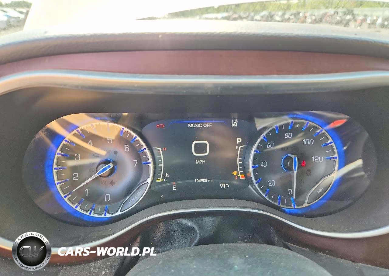 2019 Chrysler Pacifica Touring L Plus VIN:2C4RC1EG7KR746612 - 9