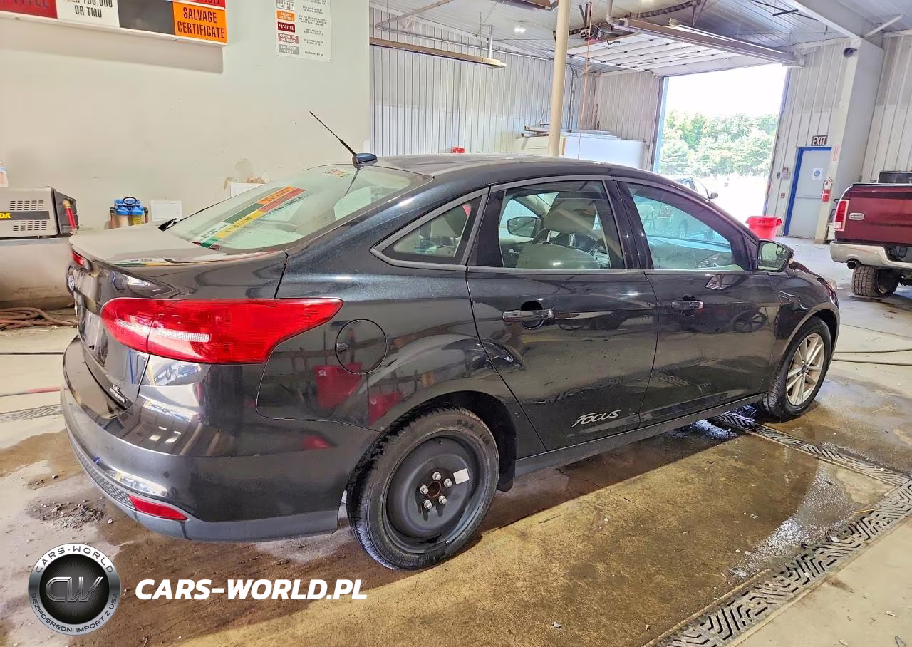 2015 Ford Focus Se VIN:1FADP3F29FL217566 - 3