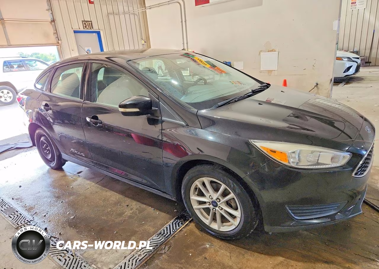 2015 Ford Focus Se VIN:1FADP3F29FL217566 - 4