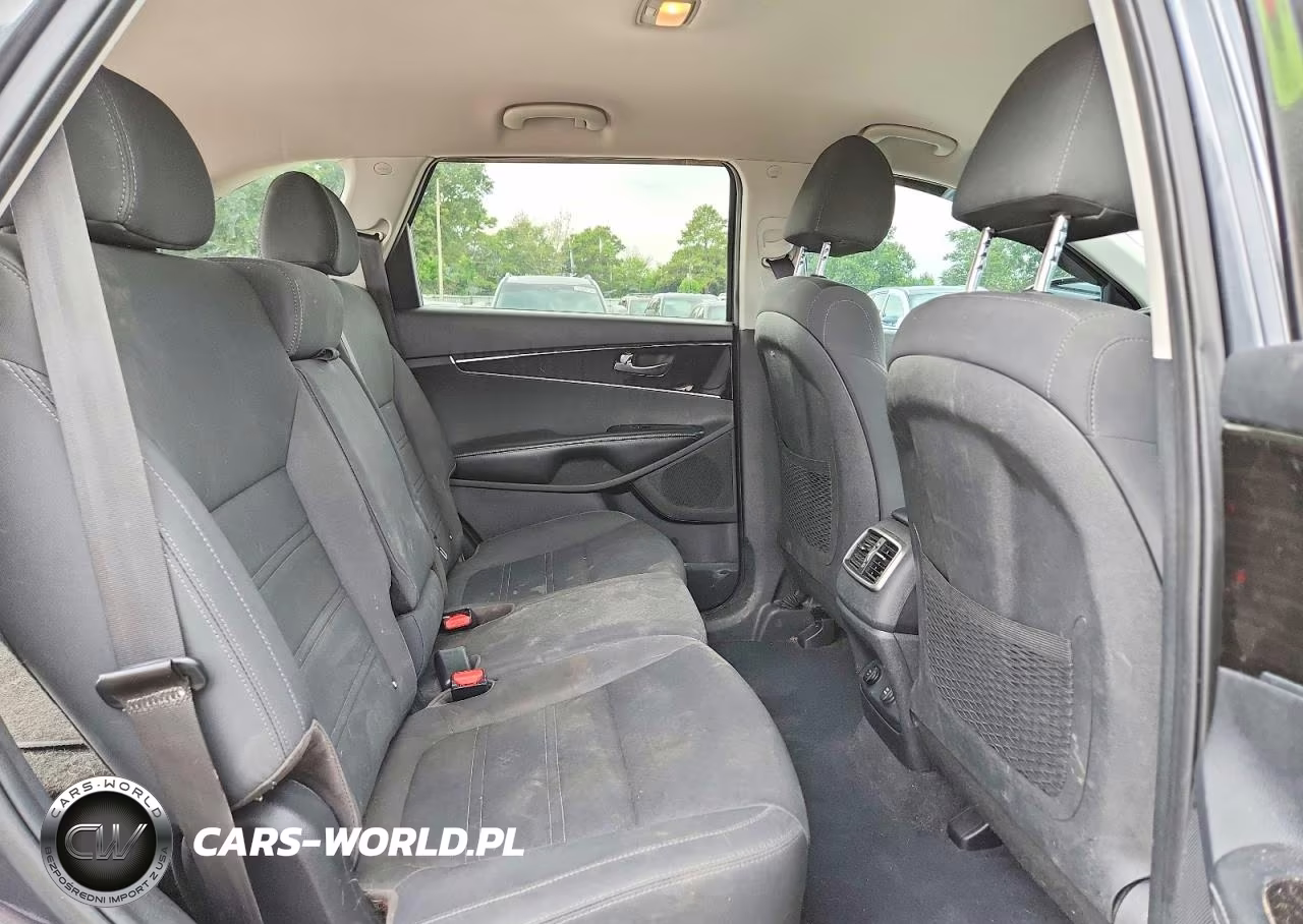2020 Kia Sorento S VIN:5XYPG4A55LG693271 - 11