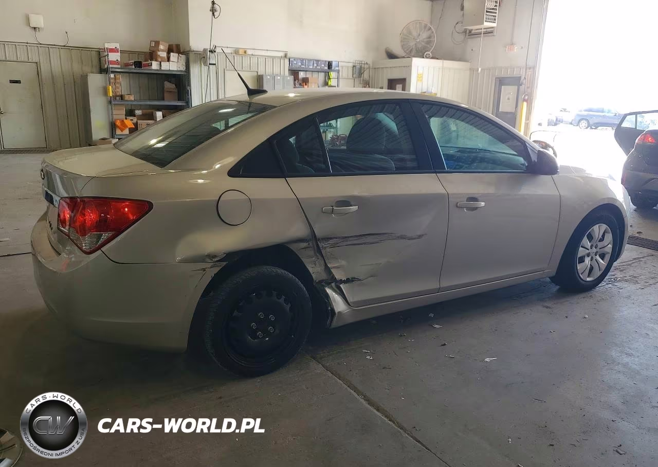 2014 Chevrolet Cruze Ls VIN:1G1PA5SH4E7220101 - 3