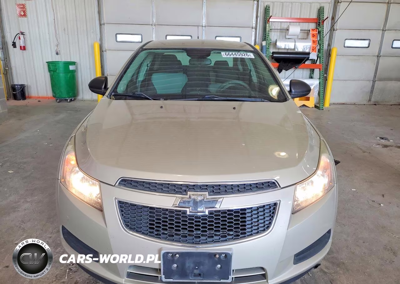 2014 Chevrolet Cruze Ls VIN:1G1PA5SH4E7220101 - 5