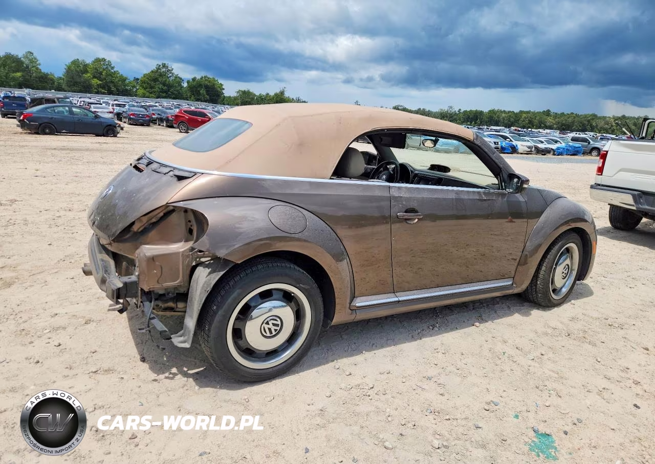 2013 Volkswagen Beetle VIN:3VW5L7ATXDM821119 - 3