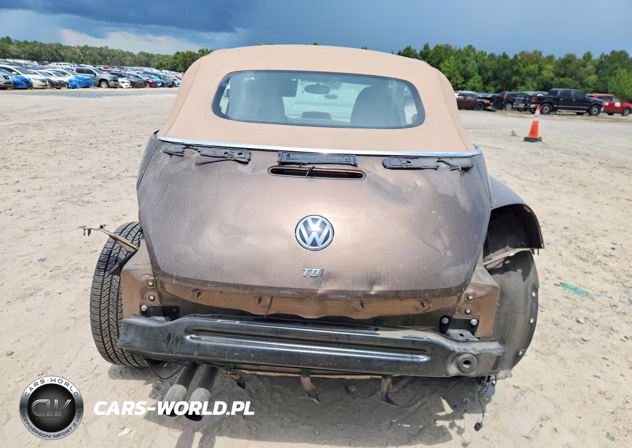 2013 Volkswagen Beetle VIN:3VW5L7ATXDM821119 - 6