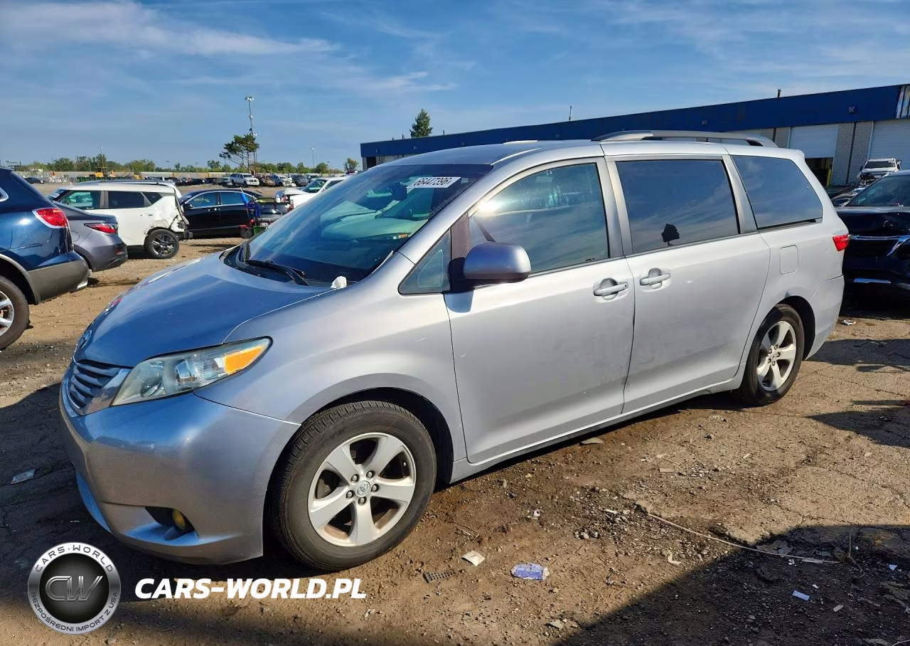 2015 Toyota Sienna Le – zdjęcie 1 z 13