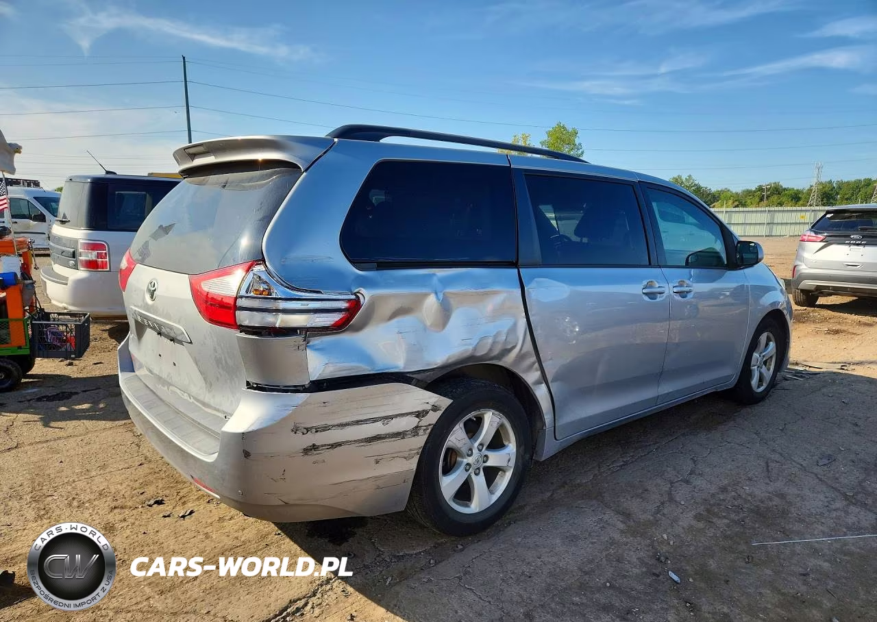 2015 Toyota Sienna Le VIN:5TDKK3DC8FS667283 - 3