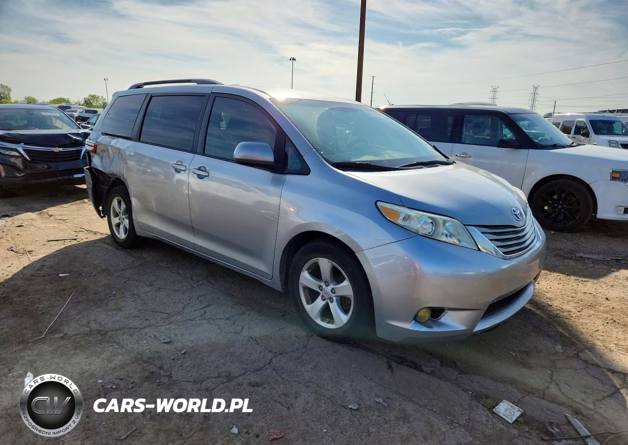 2015 Toyota Sienna Le VIN:5TDKK3DC8FS667283 - 4