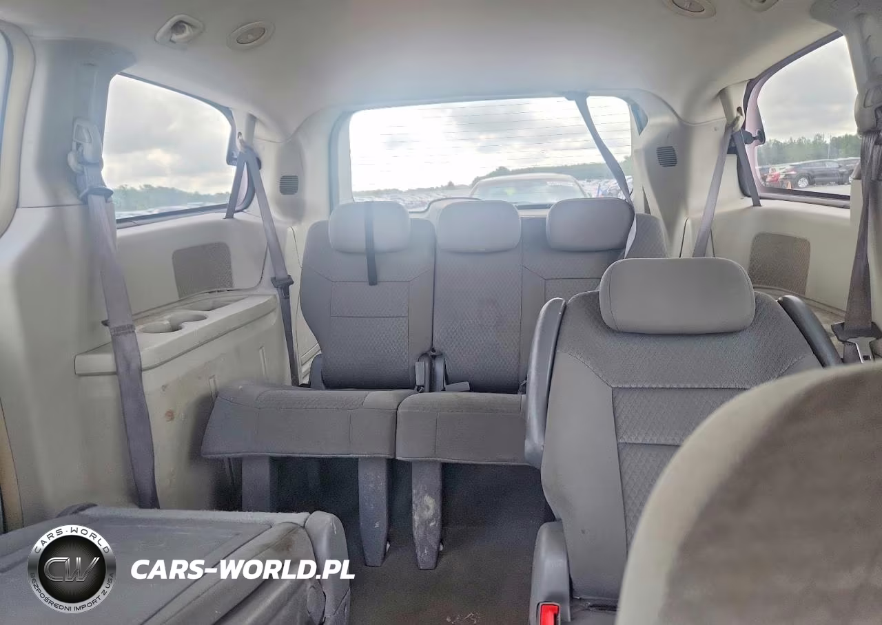 2010 Chrysler Town & Country Lx VIN:2A4RR4DE3AR143178 - 10