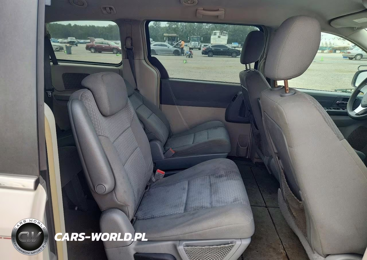 2010 Chrysler Town & Country Lx VIN:2A4RR4DE3AR143178 - 11