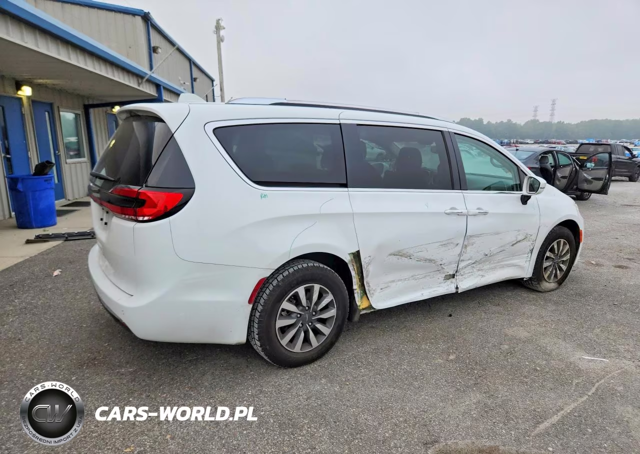 2021 Chrysler Pacifica Touring L VIN:2C4RC1BG0MR524436 - 3