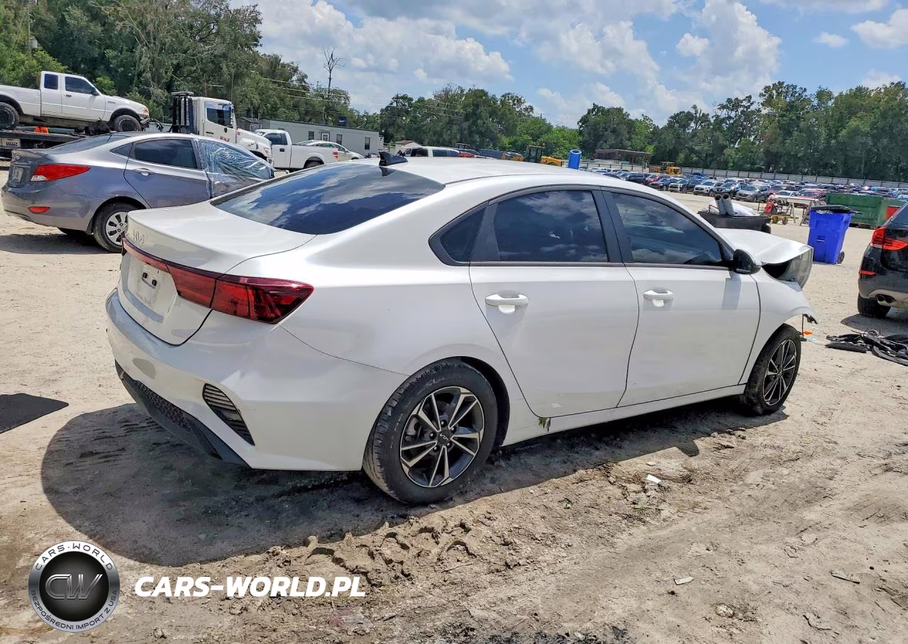 2024 Kia Forte Lxs VIN:3KPF24AD3RE832529 - 3