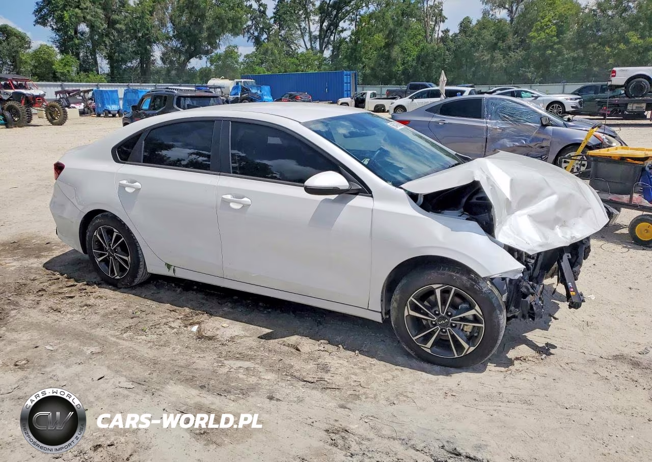 2024 Kia Forte Lxs VIN:3KPF24AD3RE832529 - 4