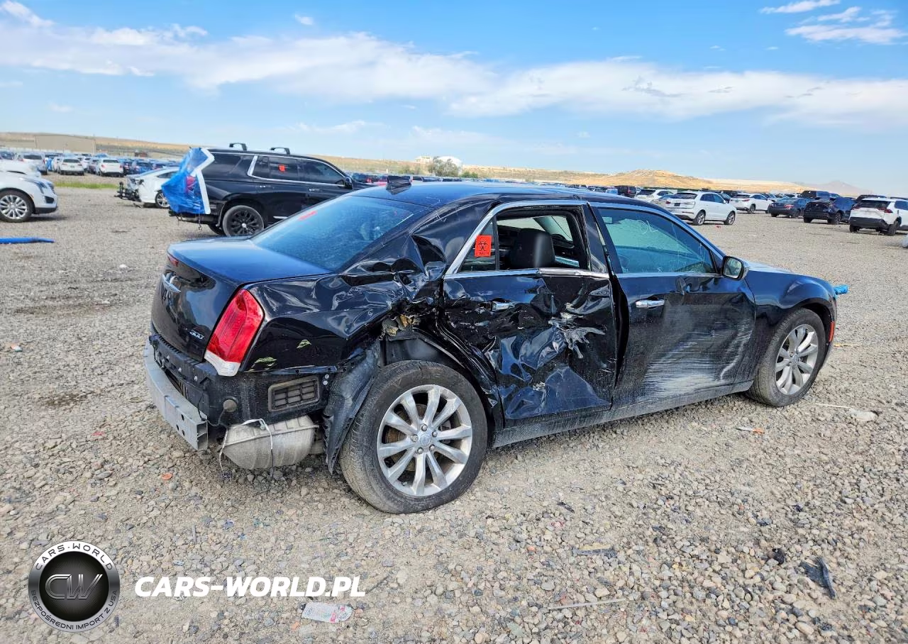 2018 Chrysler 300 Limited VIN:2C3CCAKG6JH118091 - 3