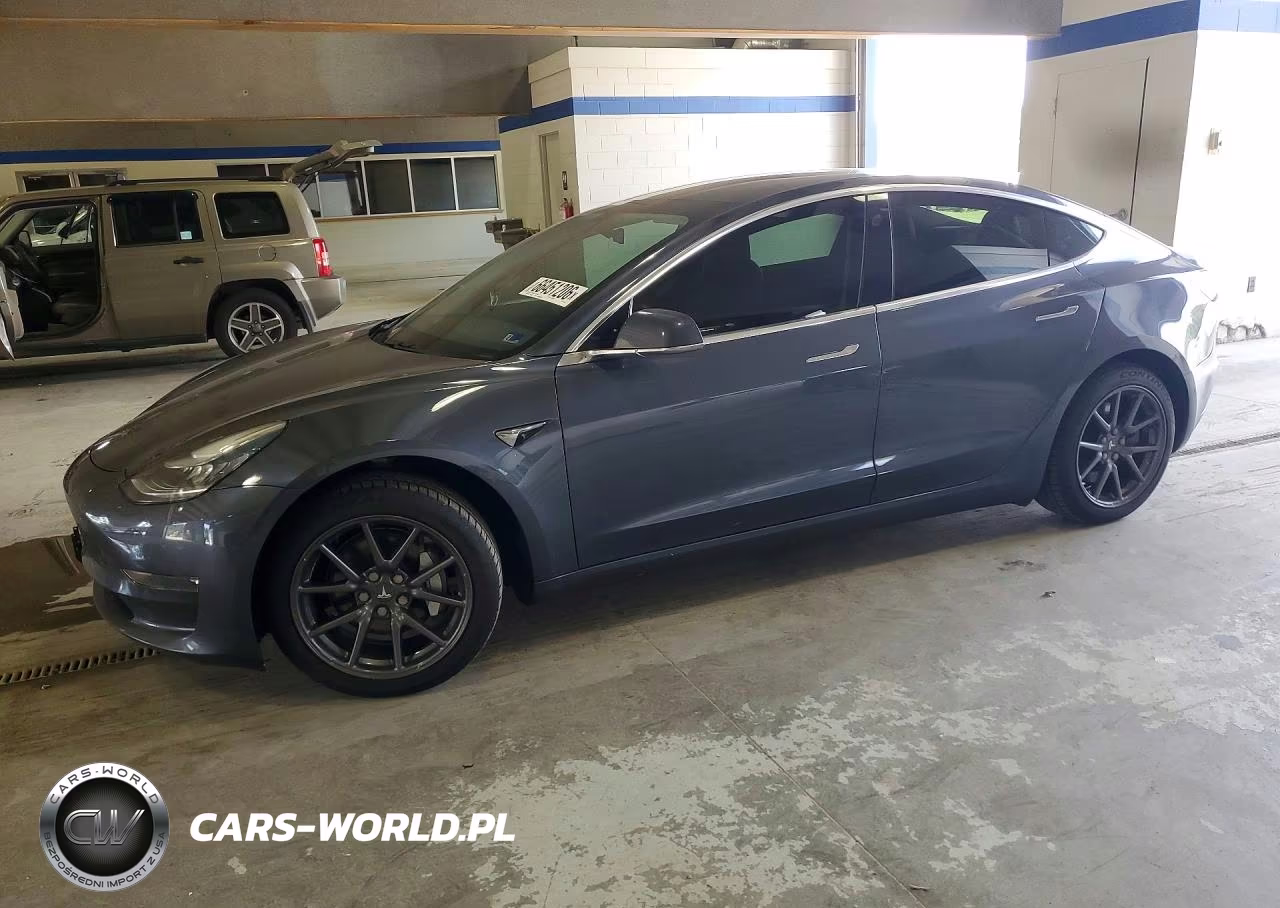 2018 Tesla Model 3 – zdjęcie 1 z 12