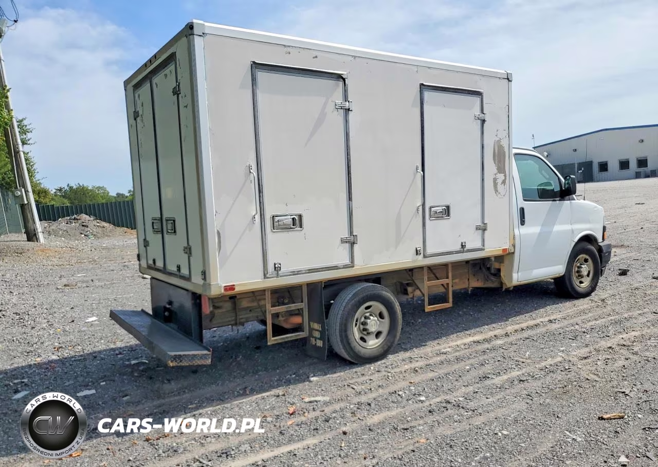 2018 Chevrolet Express G3500 VIN:1GB0GRFP9J1341160 - 3