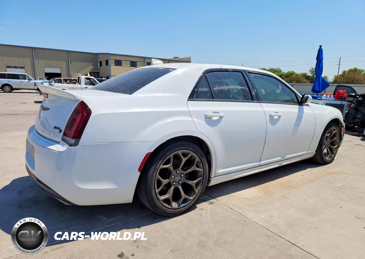 2017 Chrysler 300 S VIN:2C3CCABG8HH661579 - 3