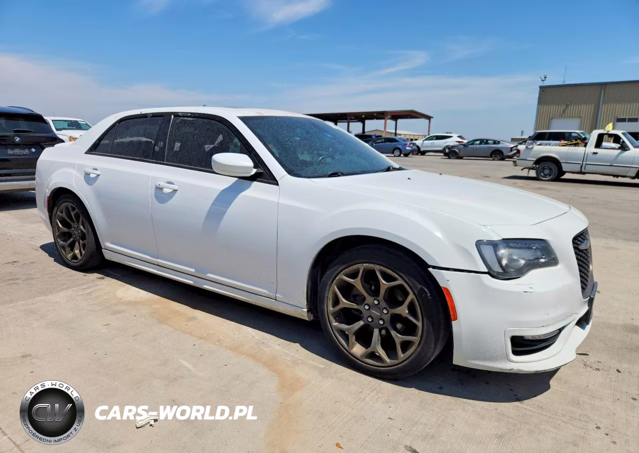 2017 Chrysler 300 S VIN:2C3CCABG8HH661579 - 4