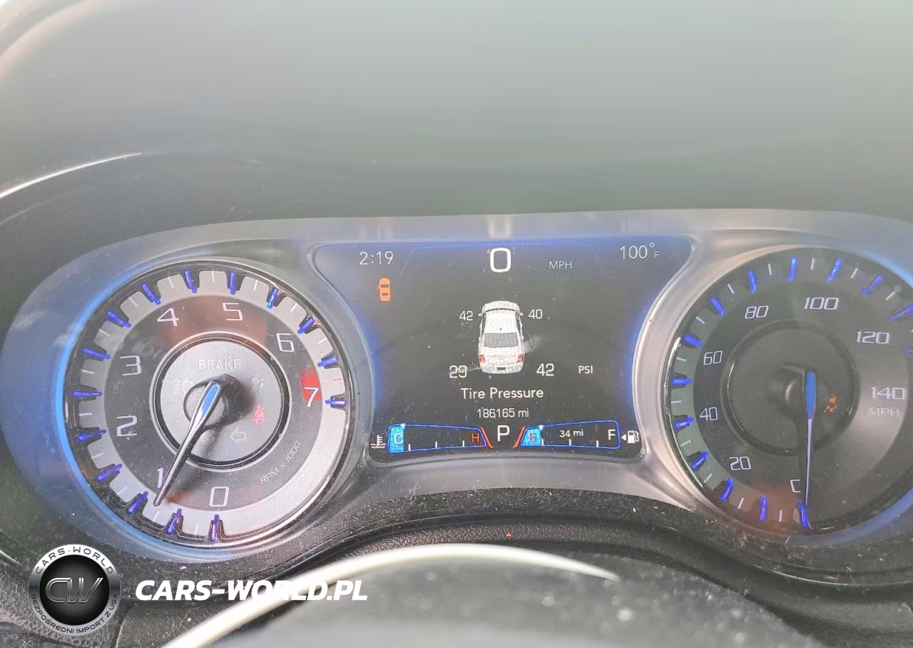 2017 Chrysler 300 S VIN:2C3CCABG8HH661579 - 9