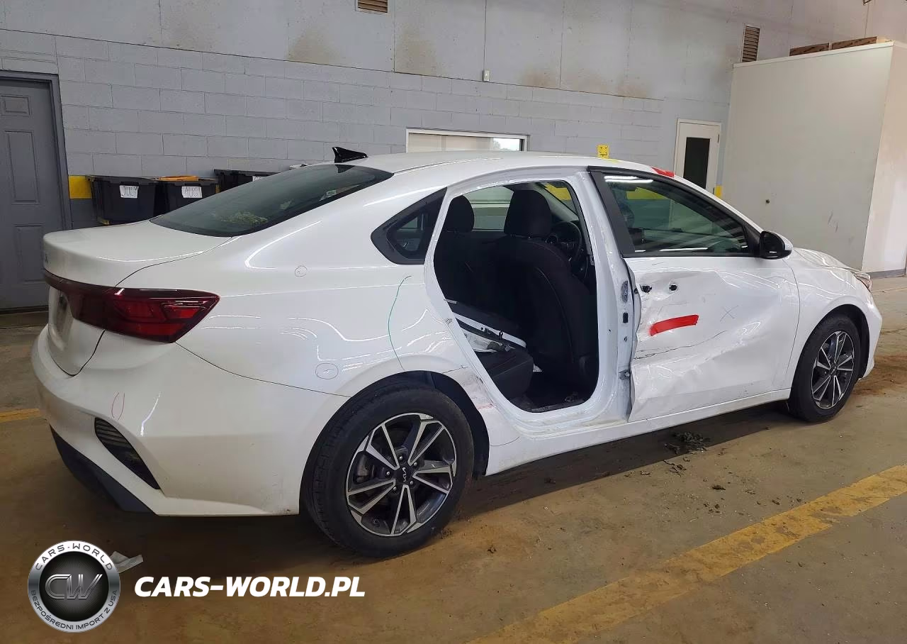 2022 Kia Forte Lxs VIN:3KPF24AD9NE437636 - 3