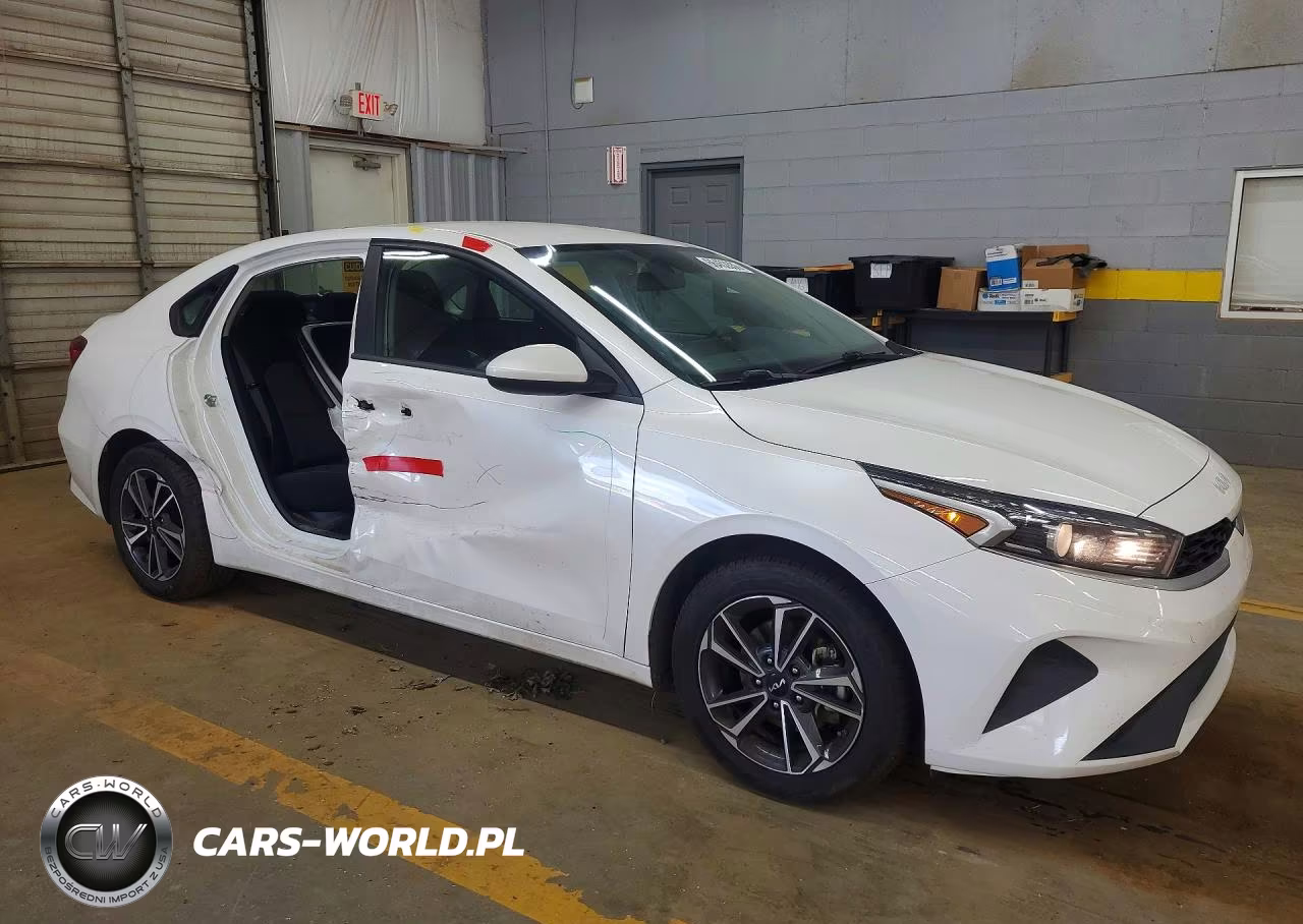 2022 Kia Forte Lxs VIN:3KPF24AD9NE437636 - 4